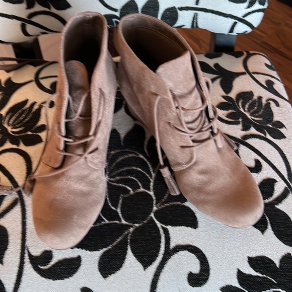 Dr Scholl’s Beige suede booties Sz9 - Picture 3 of 3